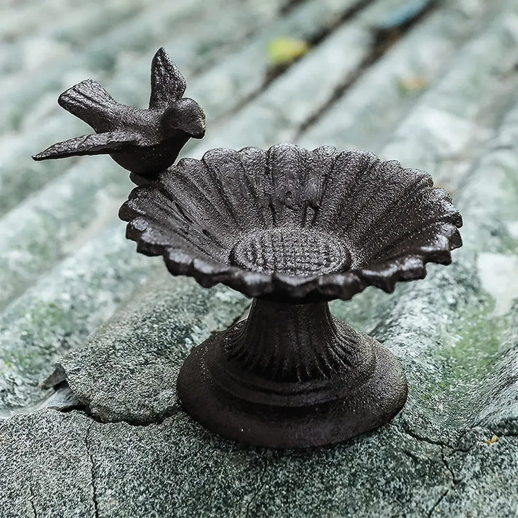 Retro Petal Shaped Bird Feeder Hanging Decorative Outdoor Garden Bird Feeding