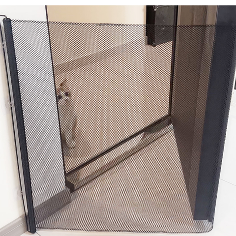 Automatic Retractable Pet Gate 110x78cm Safety Dog Fence No-Drill Mesh Isolation Rail with Auto-Rebound for Stairs Hallways and Doorways Black
